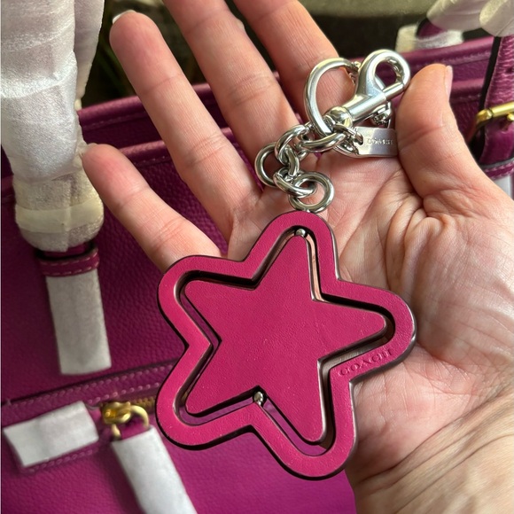 Authentic COACH TWIRLY calf Leather Star keychain - Picture 5 of 7